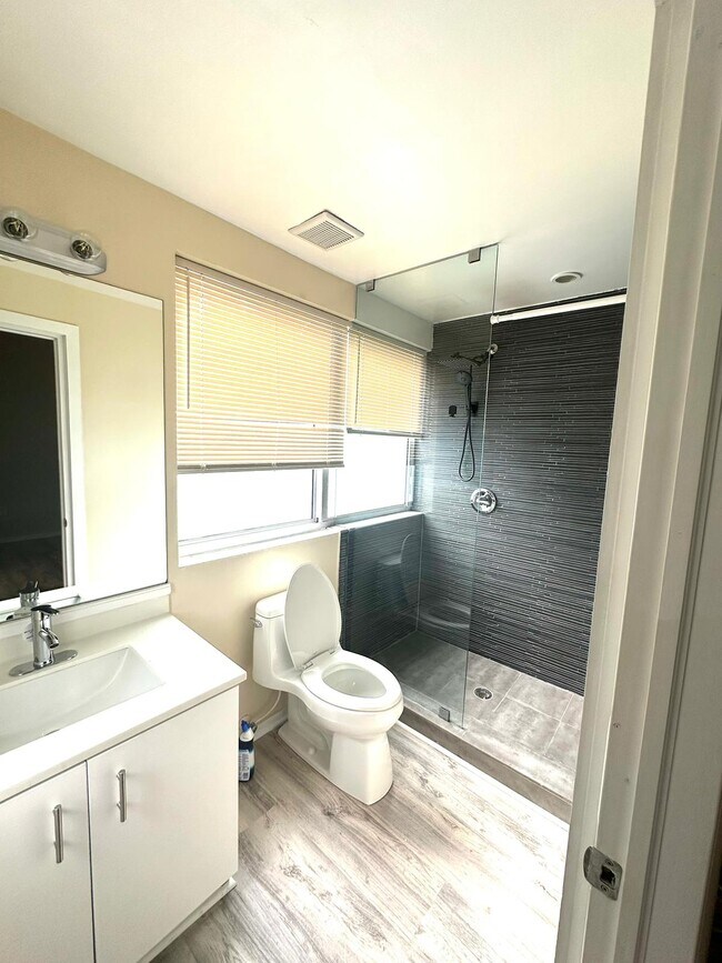 Master Bath - 820 15th St