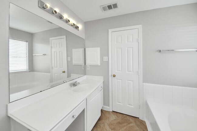 Building Photo - 13503 Sherman Oaks Dr