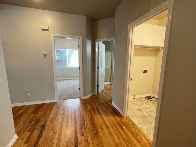 Building Photo - Beautiful 5bd 3ba home on corner lot, Edgeview Estates Sub in Boise