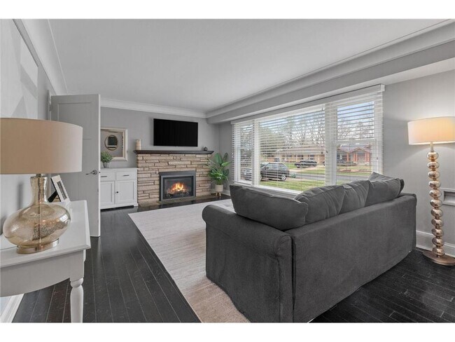 Building Photo - 5036 Richmond Dr