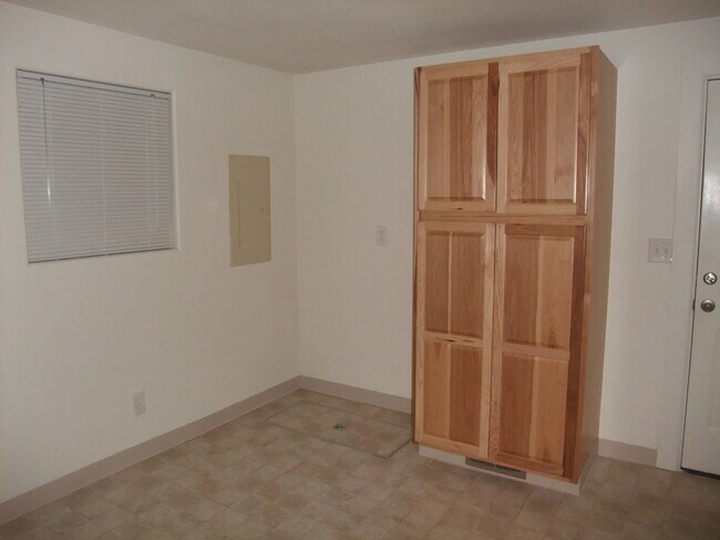 Building Photo - Very Nice Clean Updated Home in Lebanon