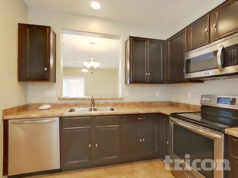 Building Photo - 723 W Dana Dr