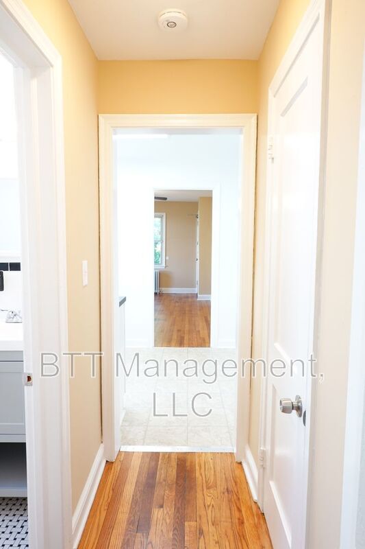 Building Photo - 310 Domer Ave