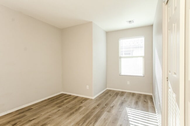 Building Photo - 16417 W Latham St