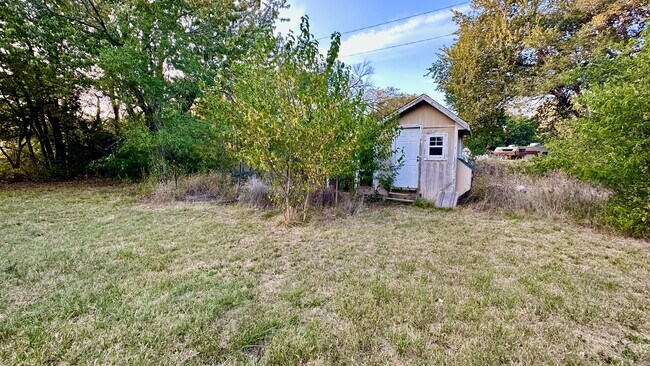 Building Photo - 11020 E Belaire