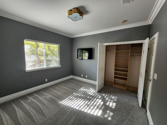 Building Photo - Executive Rental in Popular Queensridge Co...