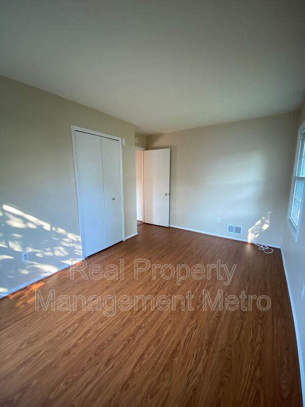 Building Photo - 1902 Stone Hearth Ct