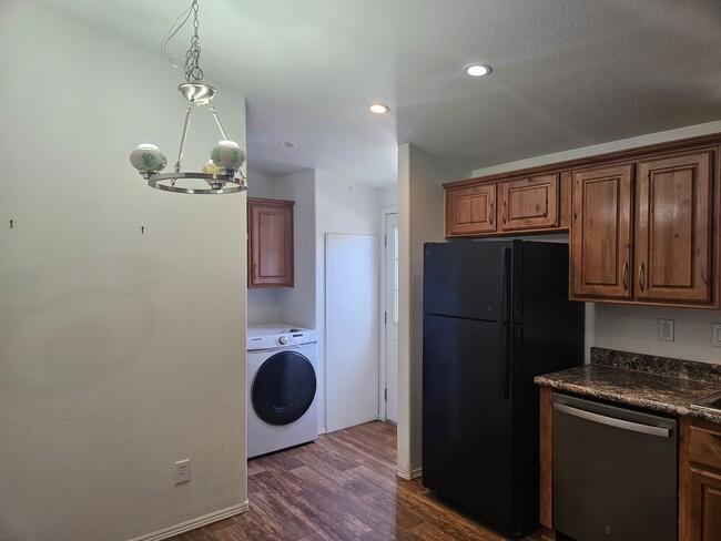 Building Photo - Very cute 3 bed/2 bath manufactured home w...