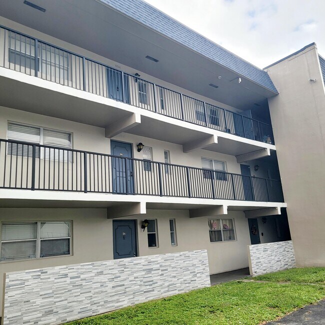 Building Photo - 7911 N Colony Cir