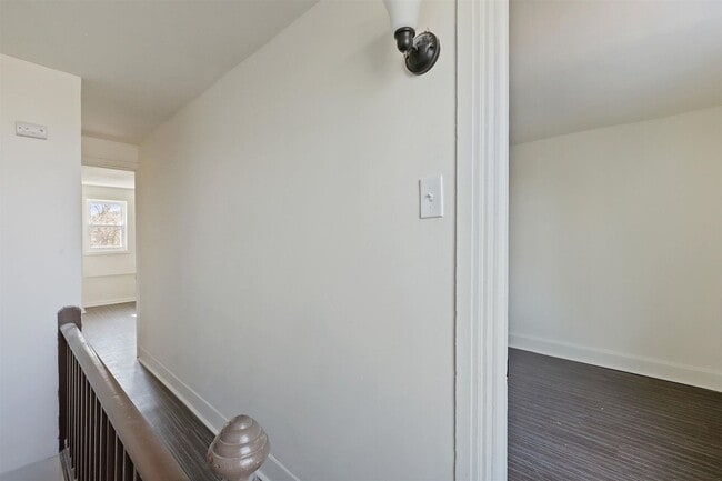 Building Photo - Spacious 5 Bedroom Home Located in Harrisburg