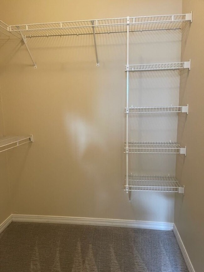 Building Photo - PRE-LEASING - 3 Bedroom in East Republic