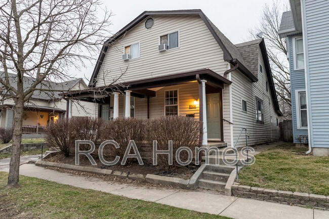 Building Photo - 704 Sanders St