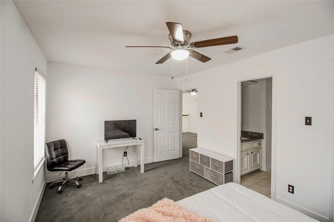 Building Photo - 1914 Hickory Lawn Dr