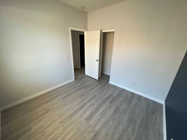 Building Photo - 14546 Newport Ave