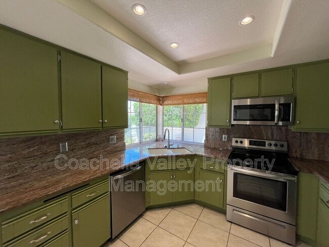 Building Photo - 43851 Vía Granada