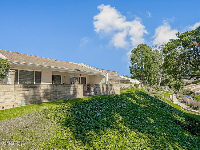 Building Photo - 2698 Lakewood Pl