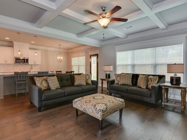 Building Photo - Centrally Located Home Sweet Home