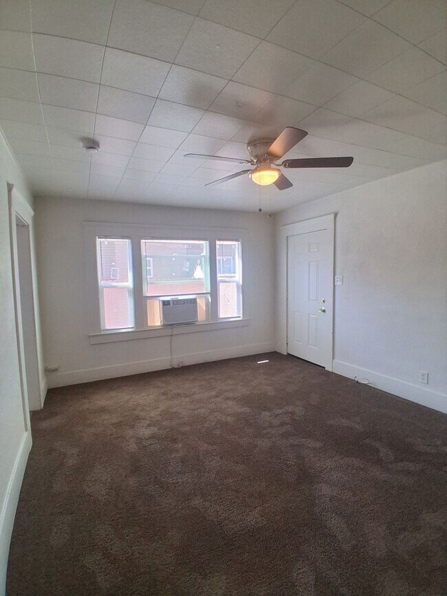 Building Photo - 956-958 N. Farris Ave