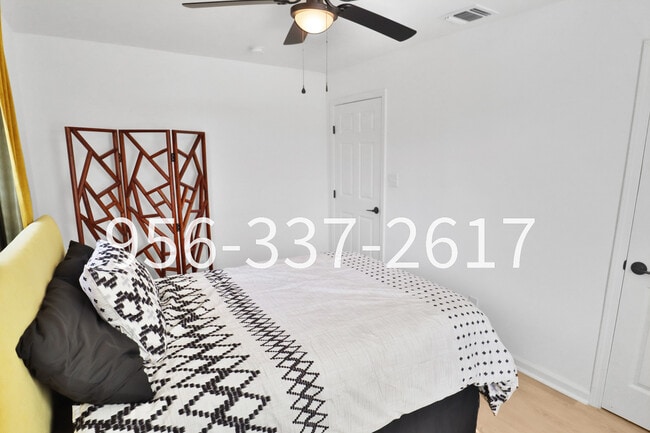 Building Photo - 807 Dreiss St