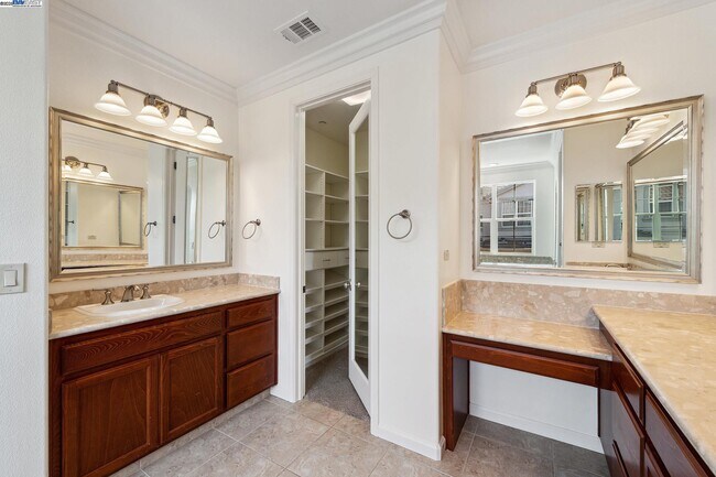Building Photo - 2131 Chamomile Ct