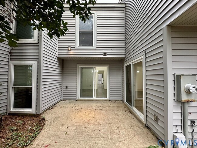 Building Photo - 70 Summer E