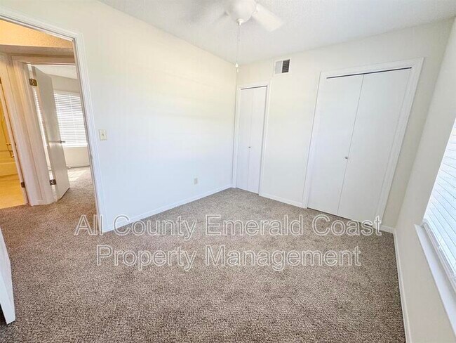 Building Photo - 875 Fairview Dr