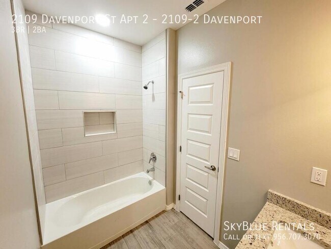 Building Photo - 2109 Davenport St
