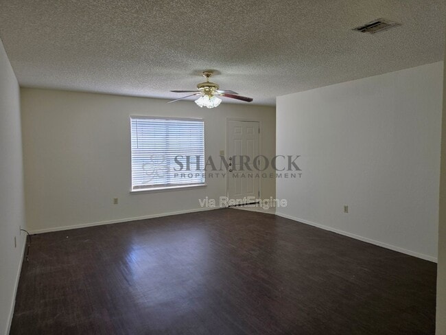 Building Photo - 910 Lancelot Cir