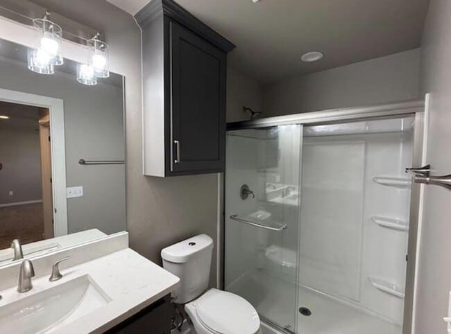 Building Photo - 604 Abadan Dr