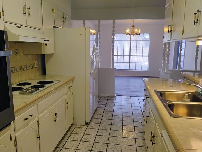 Building Photo - 322 Enchanted Way