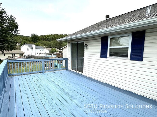 Building Photo - Lovely  3 bedroom, 2 bathroom home located...