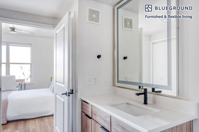 Building Photo - 3001 Esperanza Crossing