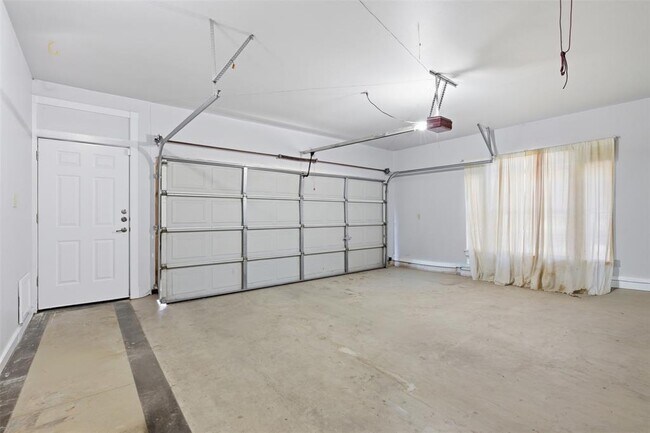 Building Photo - 307 Pin Oak Ct