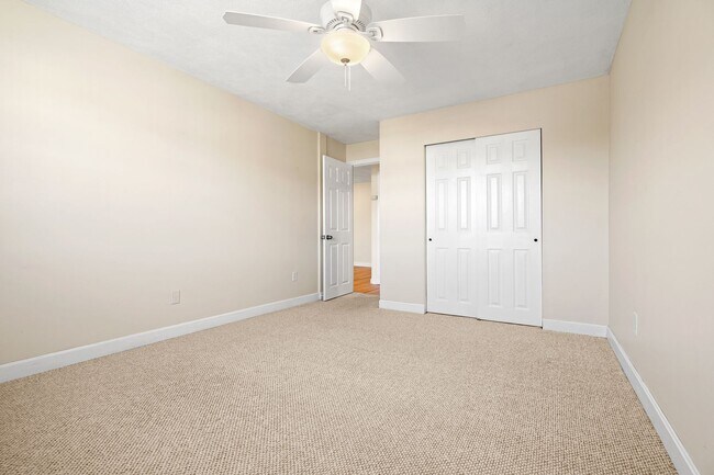 Building Photo - Won't Last |Updated Billerica 1 Bed | Avai...