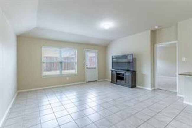 Building Photo - Single-family beautiful home has 5 bedroom...