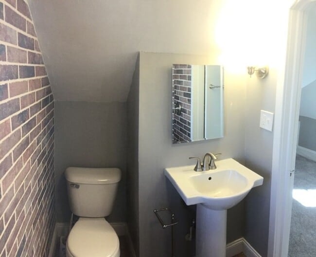 Building Photo - 202 N 5th St