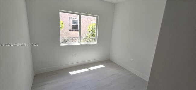 Building Photo - 6821 NW 6th Ct