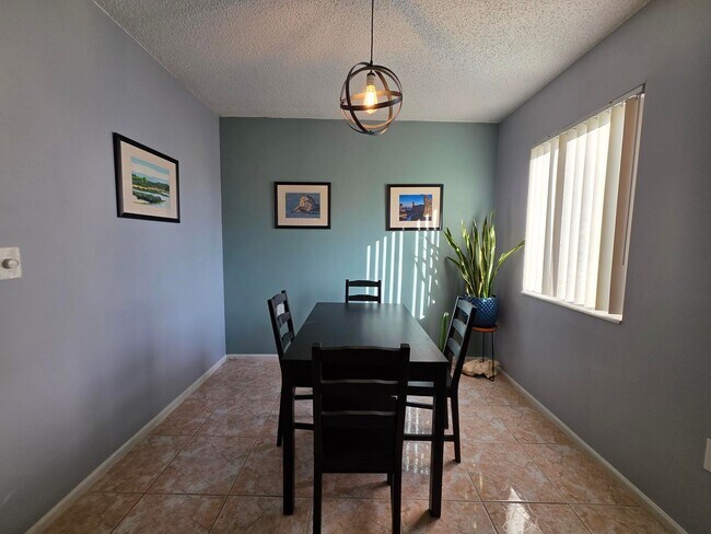 Building Photo - Furnished 2-Bedroom, 2-Bathroom Condo in Tampa