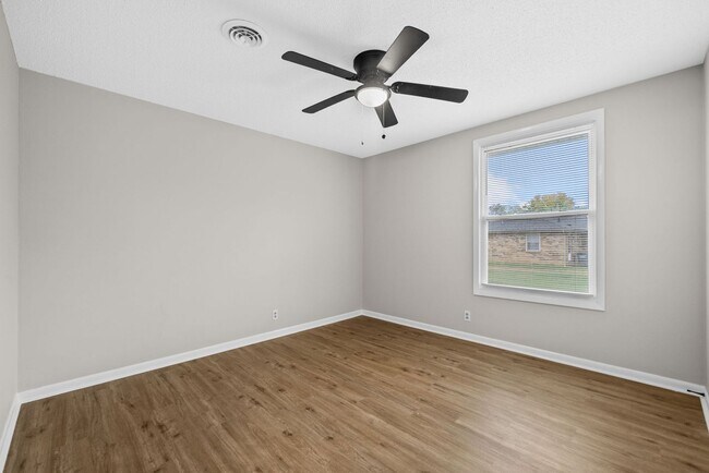 Building Photo - 125 Tandy Dr