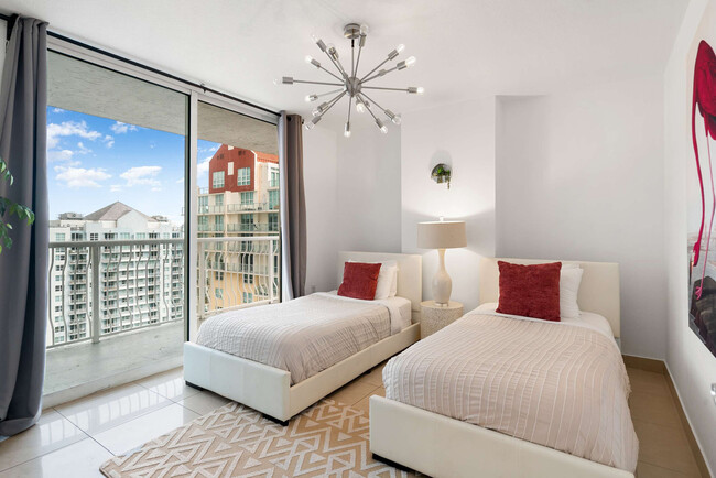 Building Photo - 1200 Brickell Bay Dr