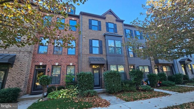 Building Photo - 43369 Southland St