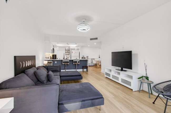 Building Photo - 50 SW 3rd Ave