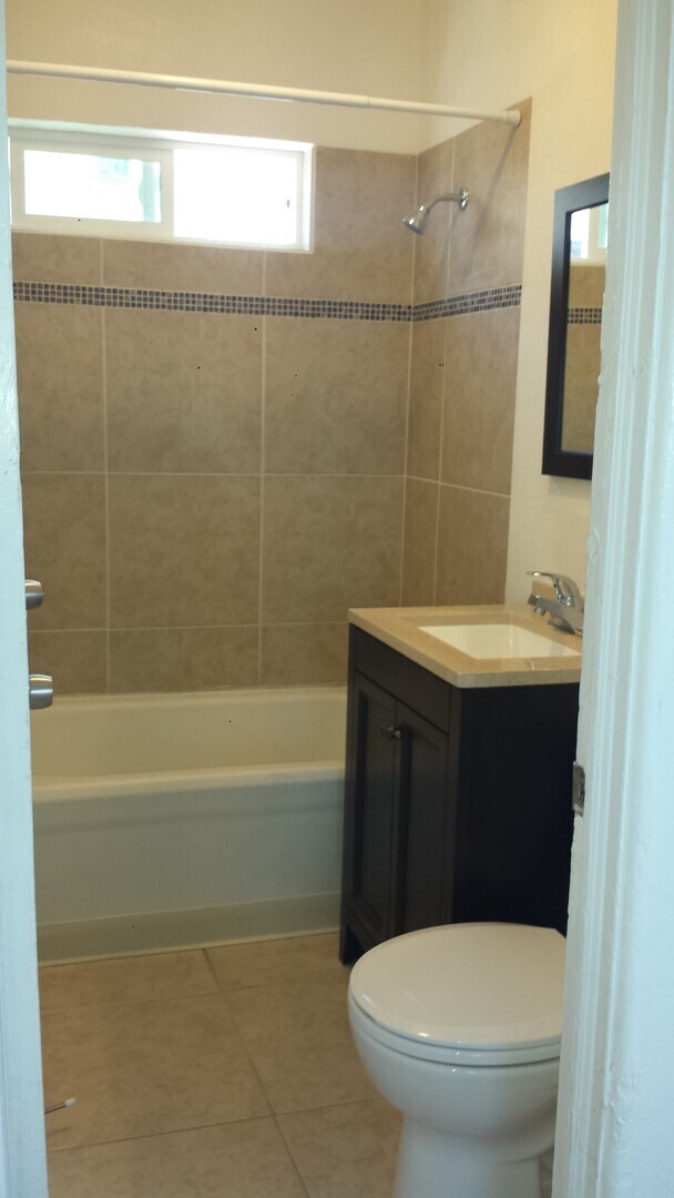 Building Photo - Summer Special $1000 REBATE! Charming stand alone cottage in gated community!