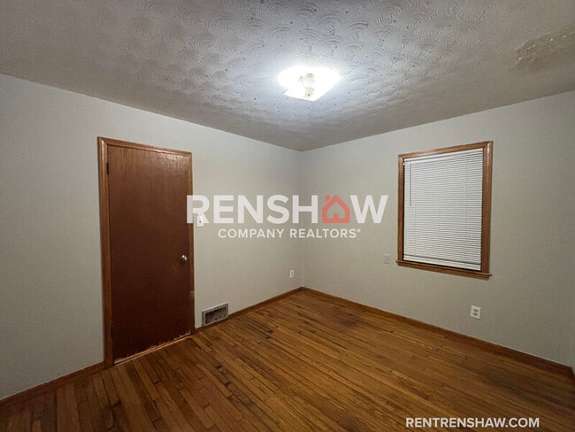 Building Photo - 4593 Wooddale Ave