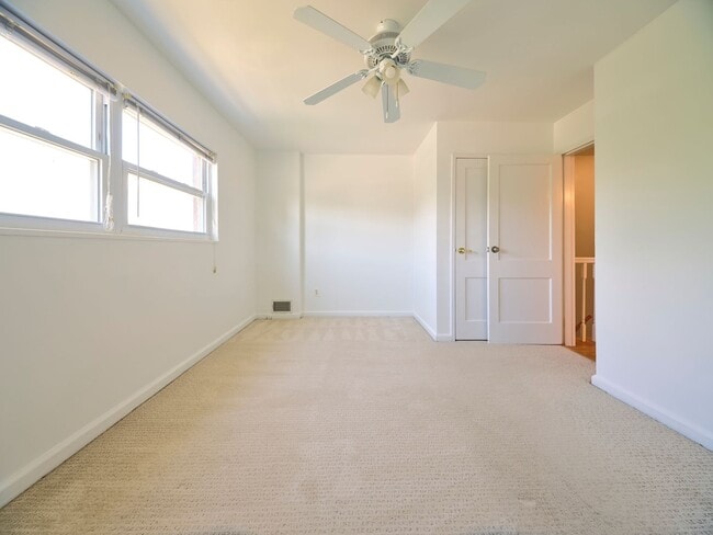 Building Photo - Charming and private 3BR, 2FB home located...