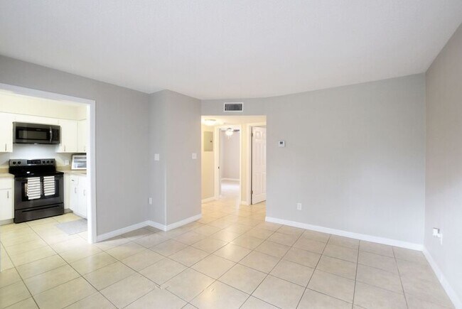 Building Photo - Fully Renovated 2 Bedroom in Sanford