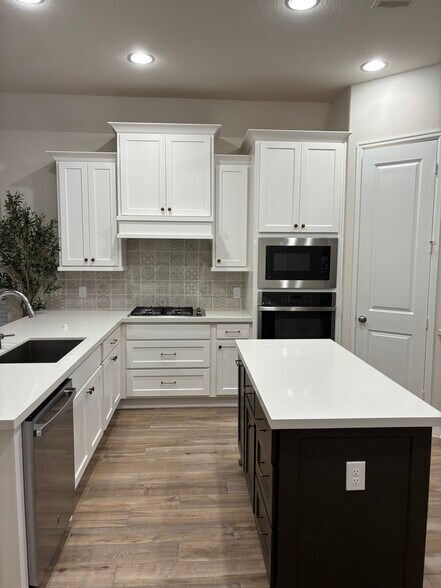 Building Photo - 18522 Wolf Mountain Ln