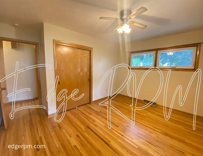 Building Photo - 3 bedroom 1 bath DUPLEX