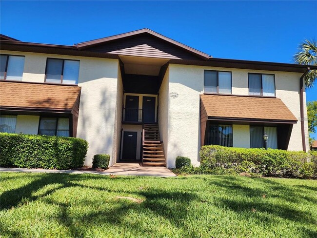 Building Photo - 552 Fairways Dr