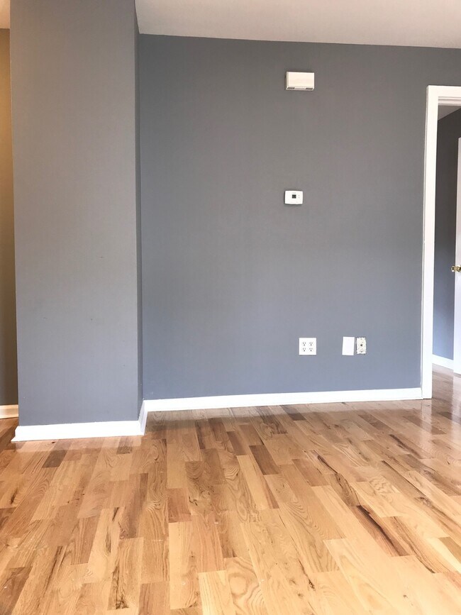 Building Photo - 32 Truman St